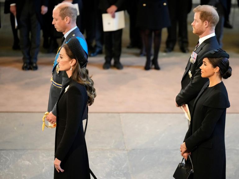 كيت ميدلتون وميجان ماركل في جنازة الملكة