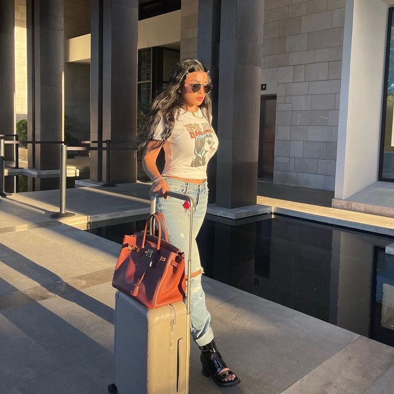 جانب من الإطلالات الصيفية للنجمات