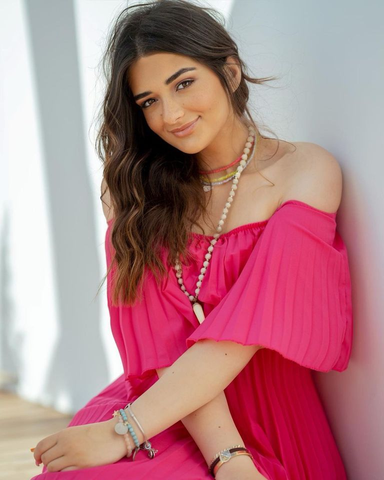 جانب من الإطلالات الصيفية للنجمات