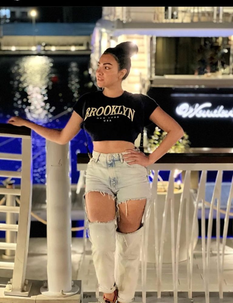 جانب من الإطلالات الصيفية للنجمات