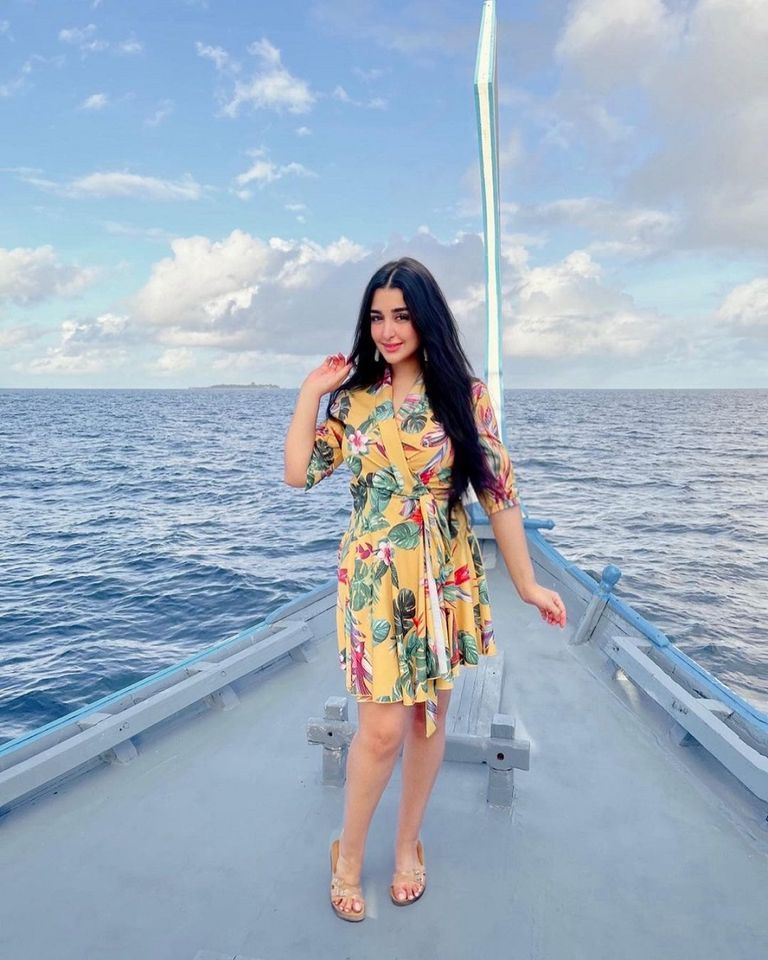 جانب من الإطلالات الصيفية للنجمات