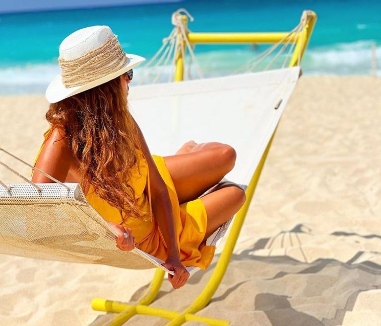 جانب من الإطلالات الصيفية للنجمات