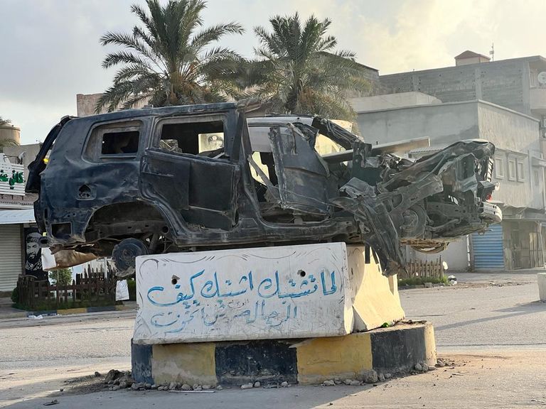 سيارة مقاتل ليبي بأحد الميادين