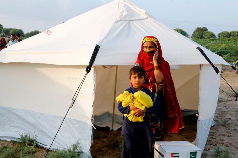 جانب من المساعدات الإماراتية إلى باكستان