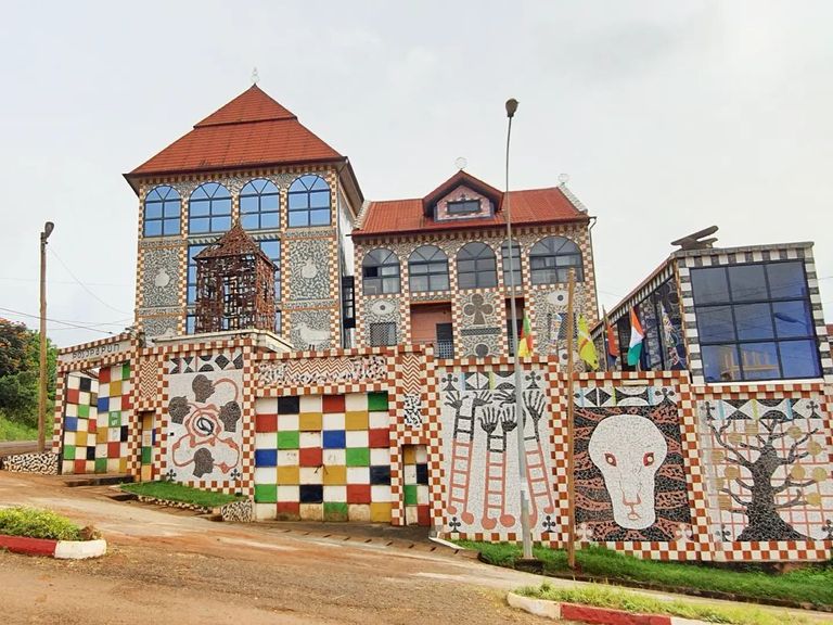 Bandjoun Station شلالات Lobé