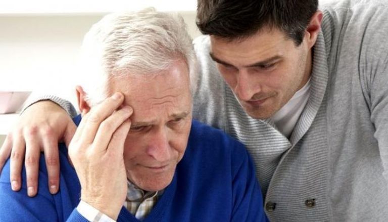 التجول بلا هدف يهدد مرضى ألزهايمر بمخاطر عديدة