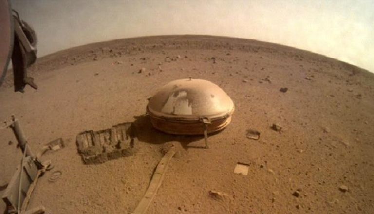 بيانات المركبة انسايت كشفت الحفر المريخية 