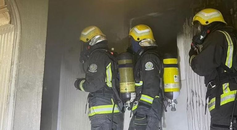 حريق في مبنى مرور العاصمة المقدسة بالسعودية 