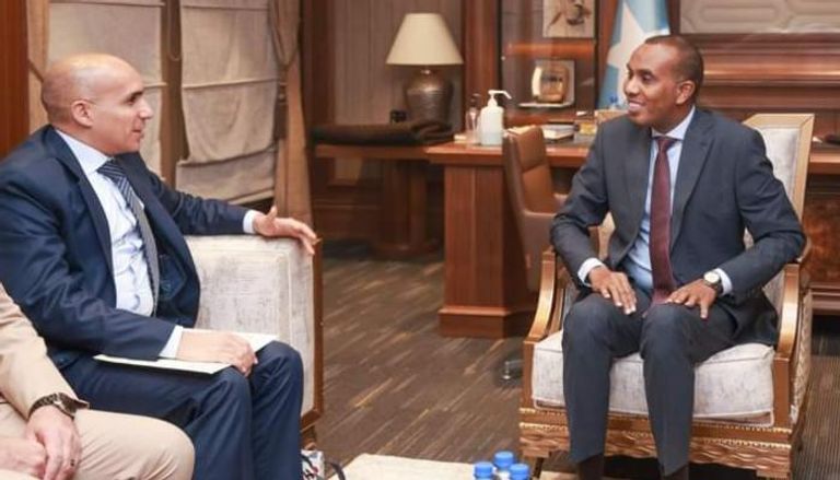 جانب من لقاء رئيس وزراء الصومال والسفير المصري