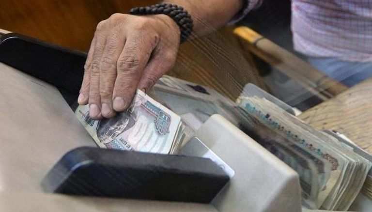 عملات ورقية فئة 100 جنيه مصري - رويترز