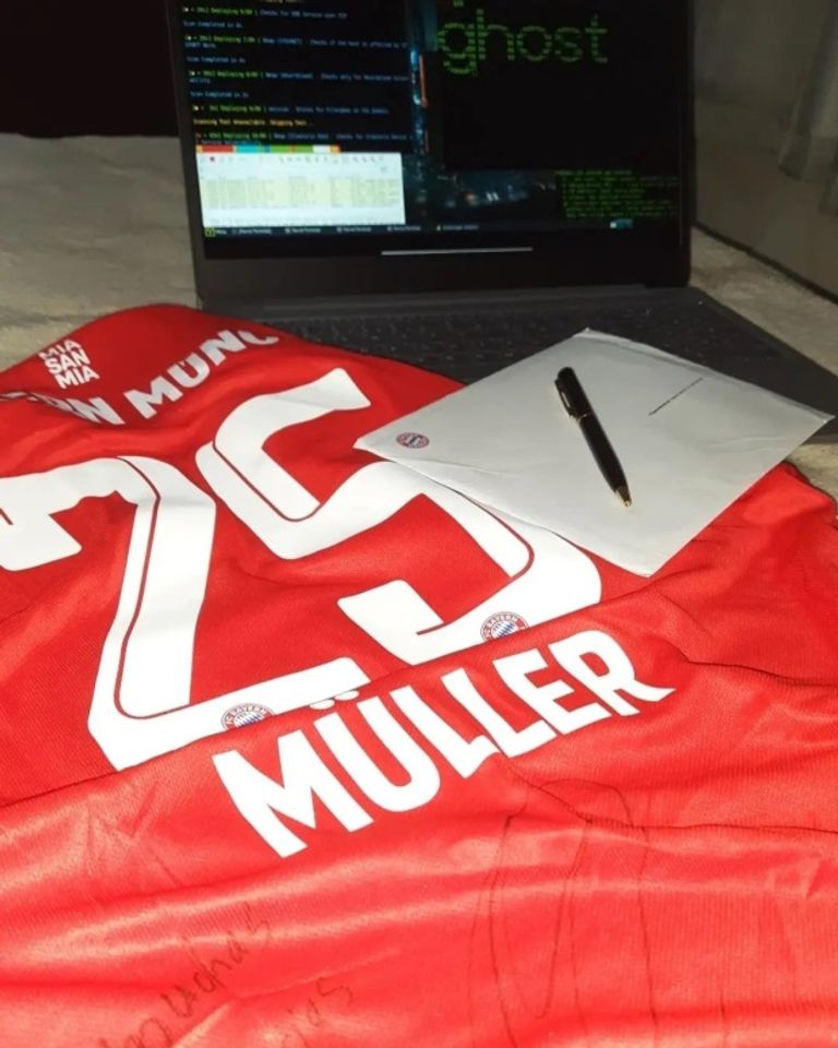 هاكر يحصل على قميص بايرن ميونخ