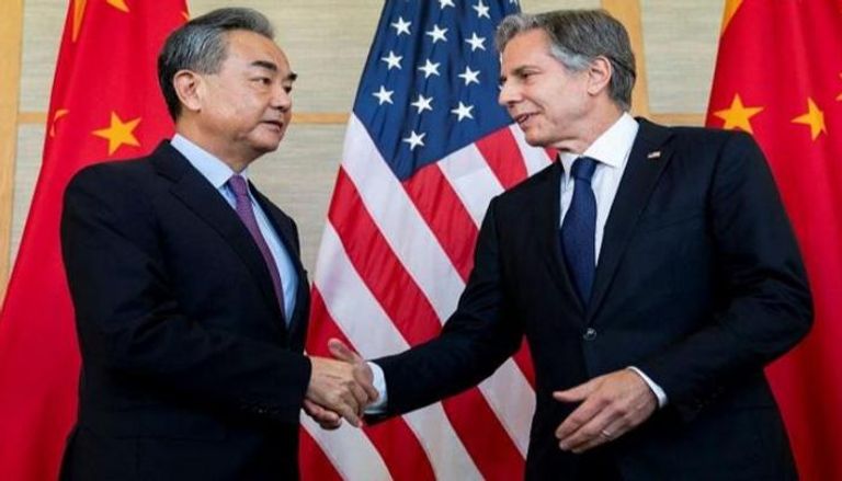 وزير الخارجية الأمريكي أنتوني بلينكن مع نظيره الصيني وانغ يي - أرشيفية