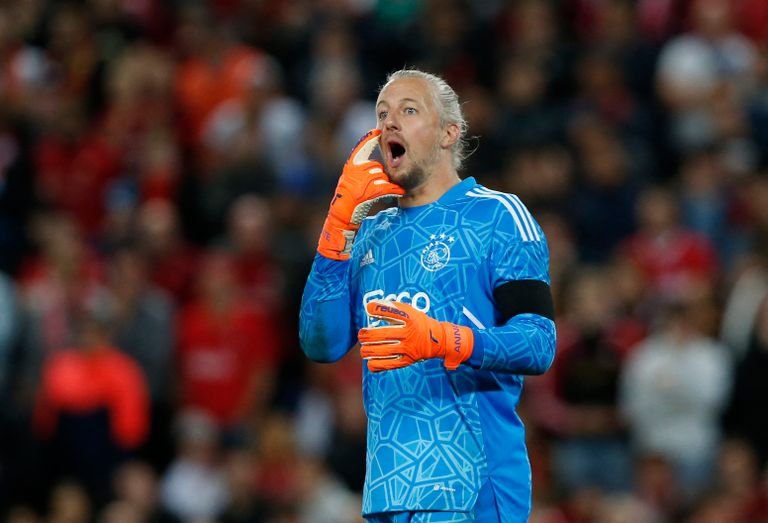 ريمكو باسفير حارس مرمى منتخب هولندا