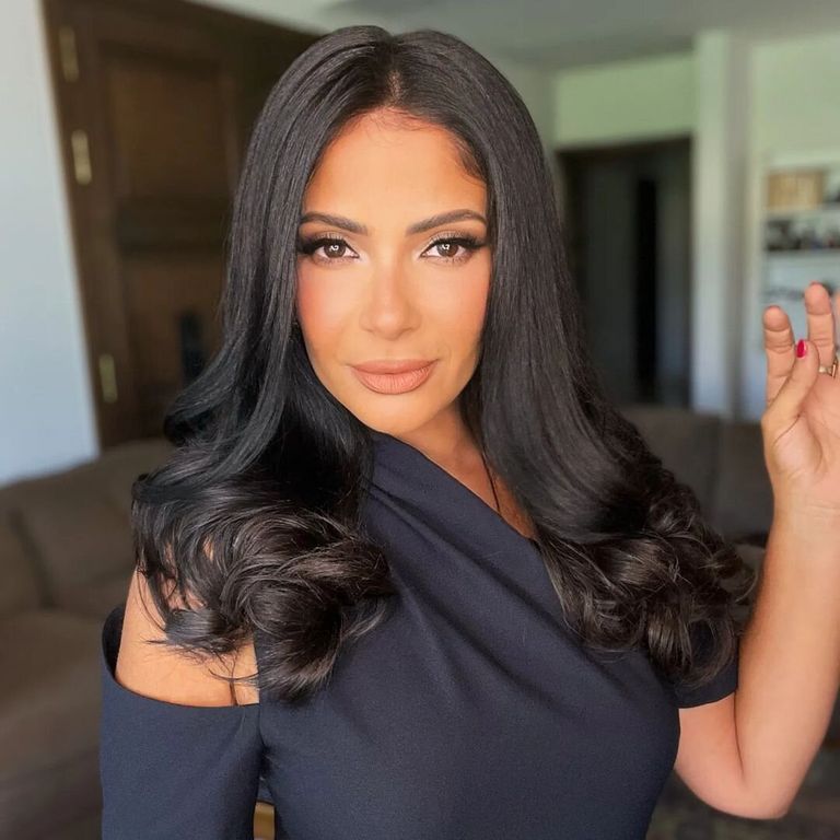 منى زكي في ضيافة برنامج "سهرانين" الفنانة المصرية منى زكي