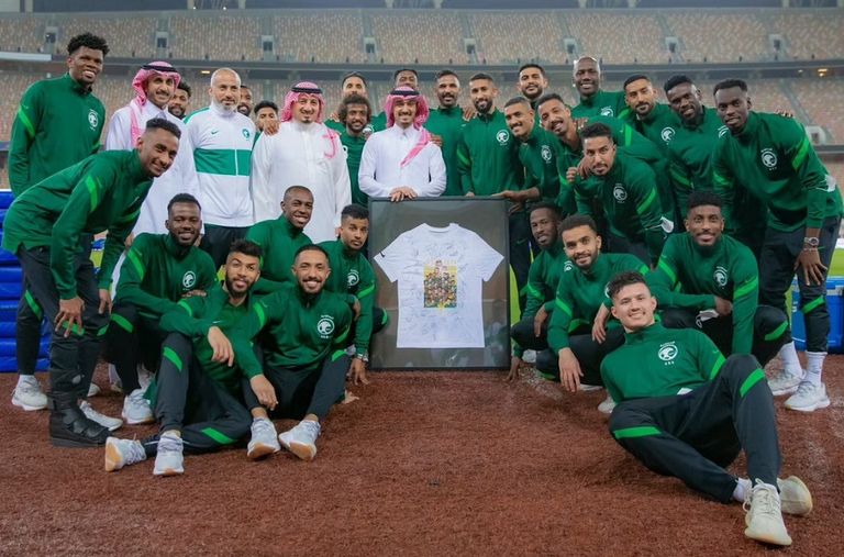 المنتخب السعودي مع الأمير عبدالعزيز بن تركي الفيصل الدوري السعودي للمحترفين - صورة تعبيرية