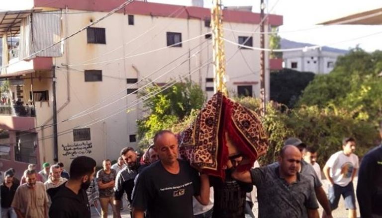 عائلات لبنانية بدأت في تشييع جثامين الضحايا