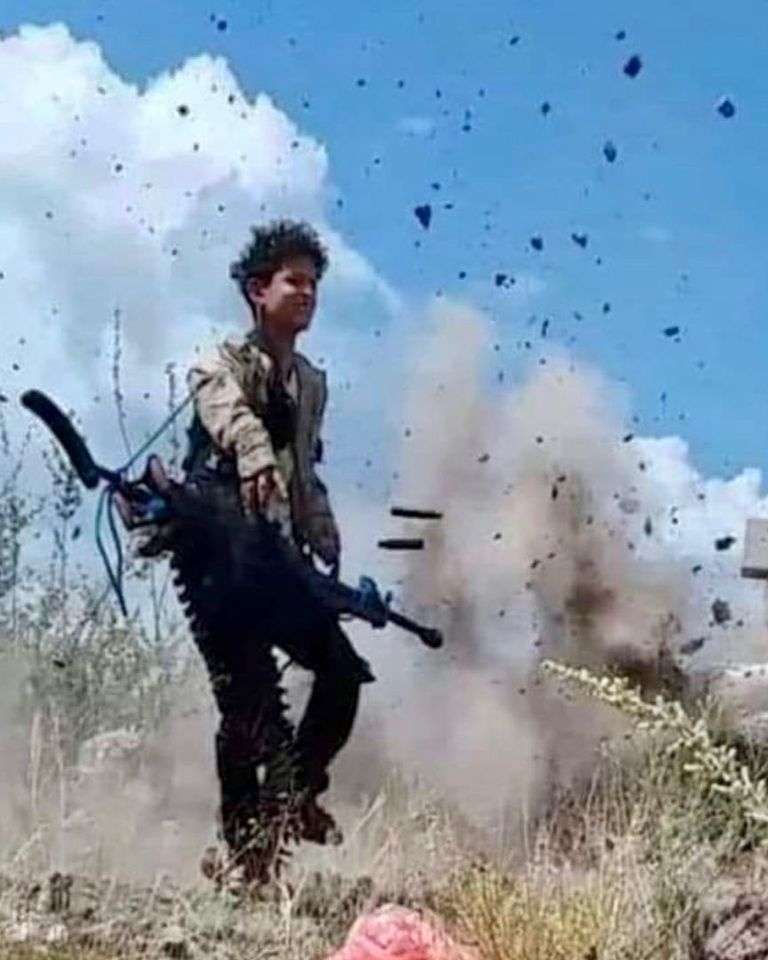 مركبة تابعة لدورية للقاعدة تحترق في مودية بأبين