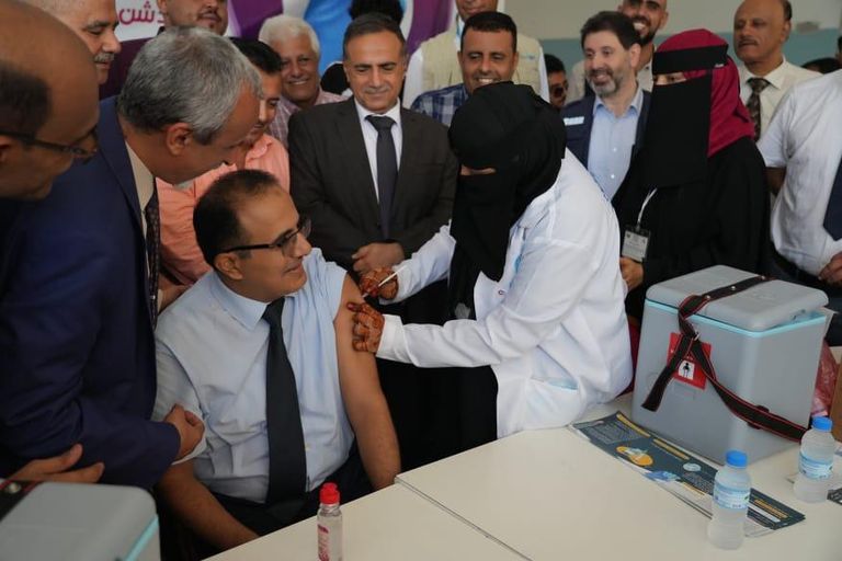 وزير الصحة اليمني أثناء تدشين الحملة