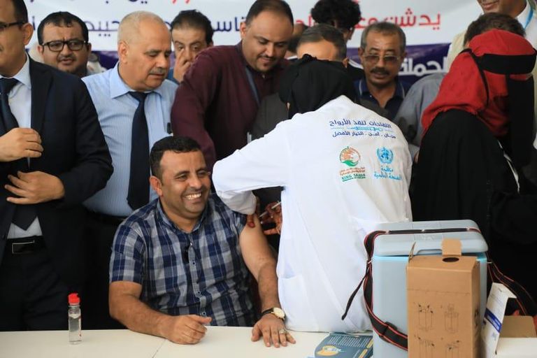 وزير الصحة اليمني أثناء تدشين الحملة