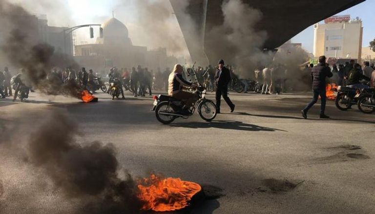 احتجاجات تعم المدن الإيرانية