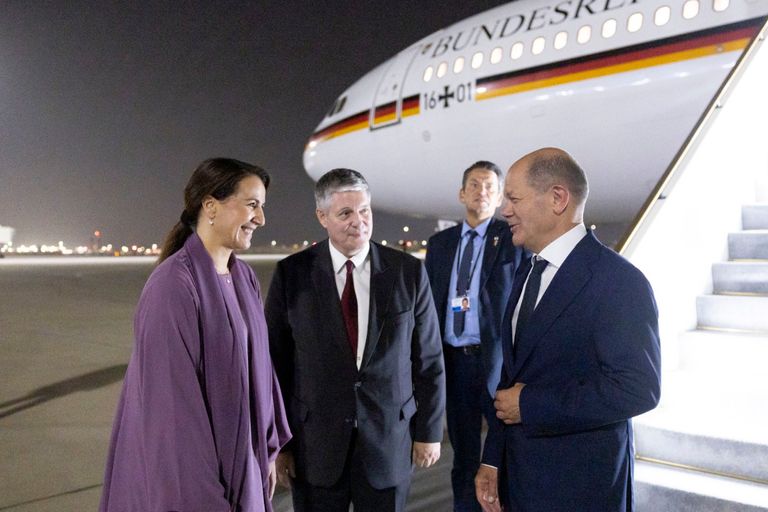 المستشار الألماني لدى وصوله دولة الإمارات