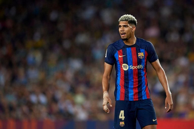 رونالدو أراوخو مدافع برشلونة ومنتخب أوروجواي فريق برشلونة الإسباني