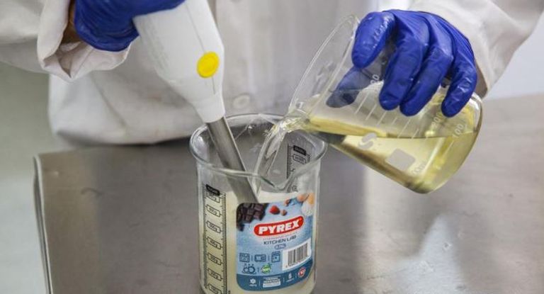 حلب الحمير- أرشيفية