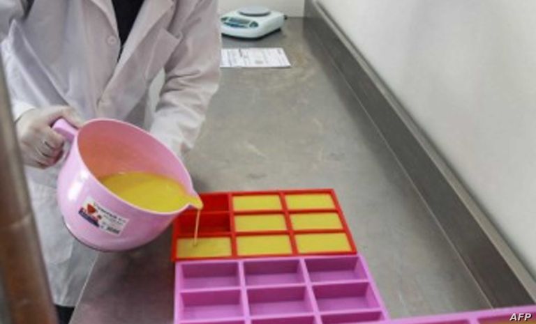 حلب الحمير- أرشيفية