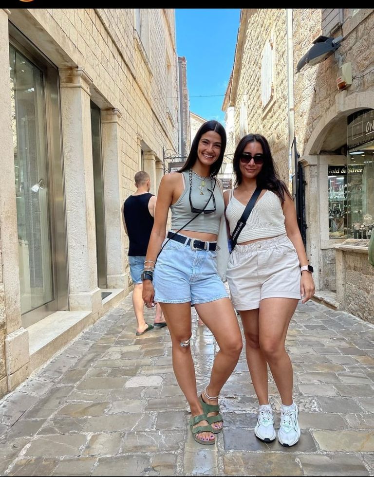 الفنانة تارا عماد 