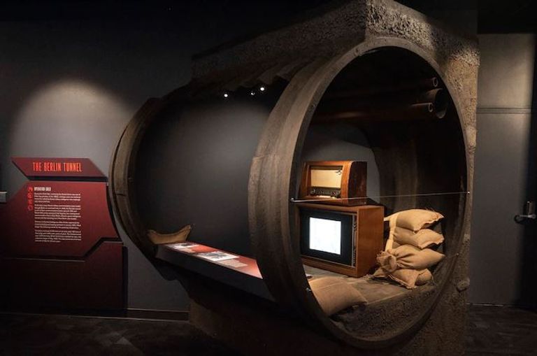 بندقية أسامة بن لادن معروضة بمتحف المخابرات المركزية الأمريكية