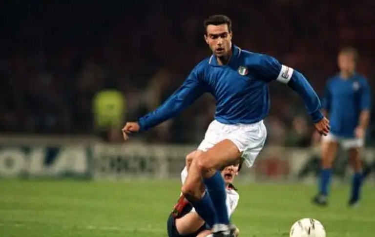 جوسيبي بيرجومي زلاتان إبراهيموفيتش مهاجم ميلان