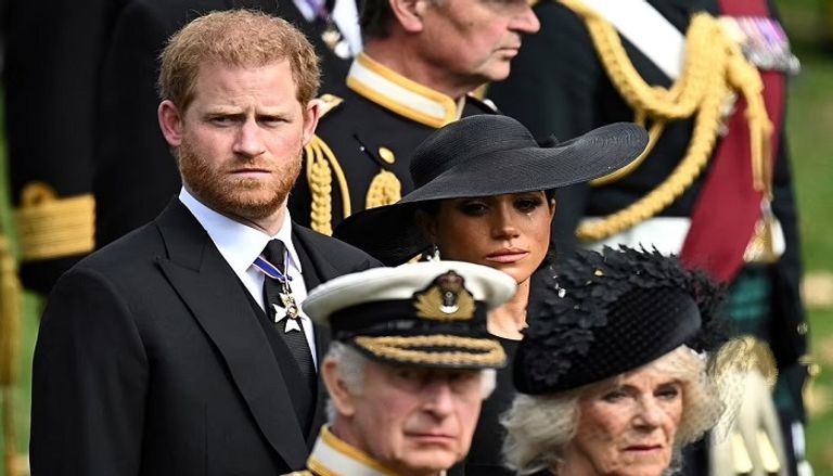 هاري وميجان مع الملكة إليزابيث