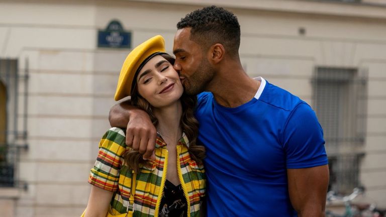 مشهد من مسلسل "إميلي في باريس"