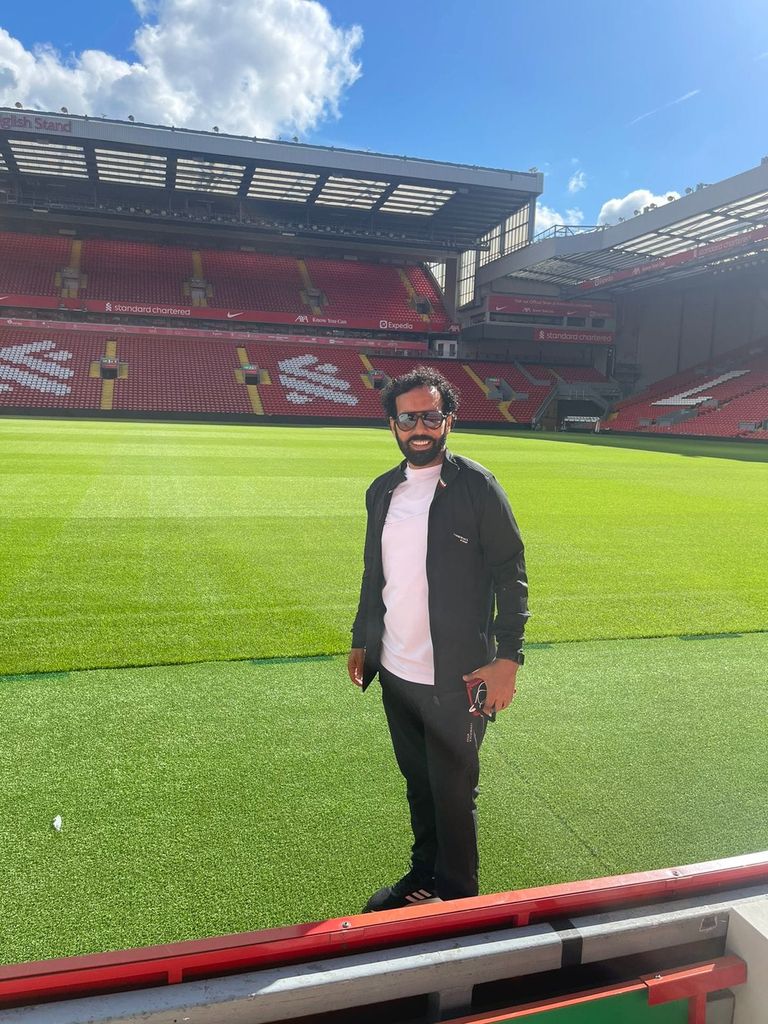 عيد مرازيق في آنفيلد عيد مرازيق في ليفربول