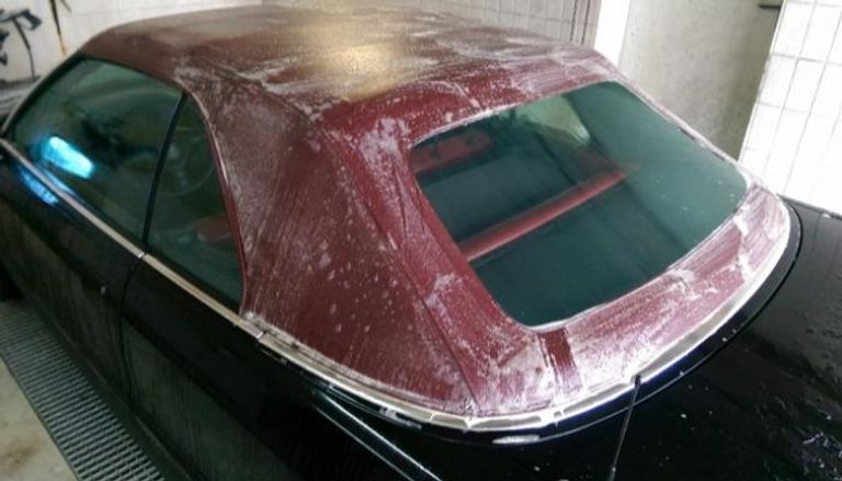نصائح لتنظيف السقف القماشي للسيارة الكابريو