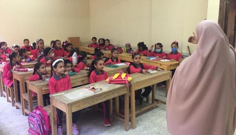 مجموعة تلاميذ داخل فصل دراسي في مصر - أرشيفية