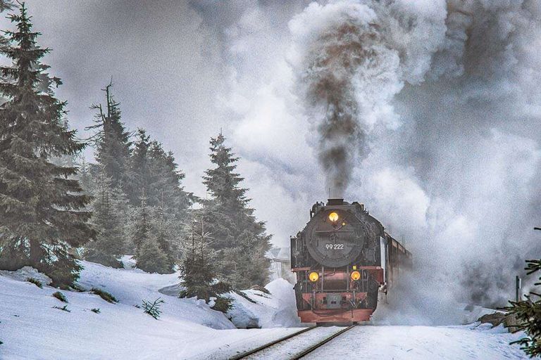 رحلة قطار بين مدينة 