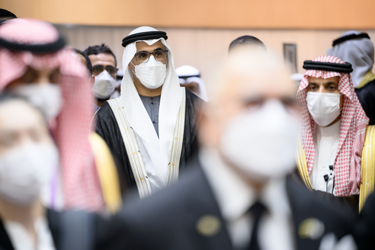 خالد بن محمد بن زايد يشارك في مراسم تشييع جنازة
