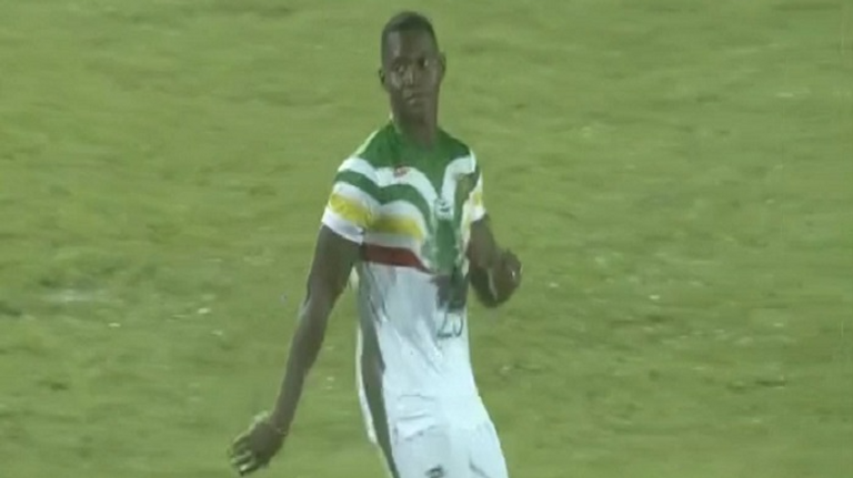 بحضور نجم الأهلي المصري.. عاصفة قوية تلغي مباراة في أفريقيا (فيديو) - صورة 1