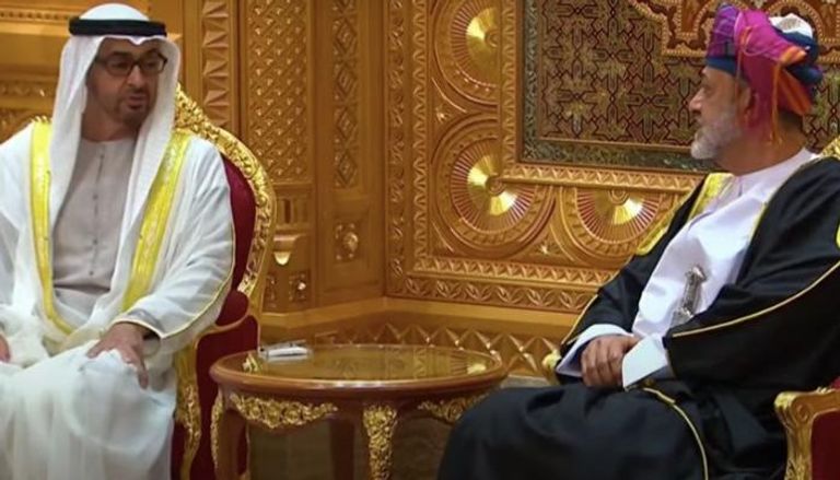 جانب من جلسة المباحثات الرسمية بين رئيس الإمارات وسلطان عمان