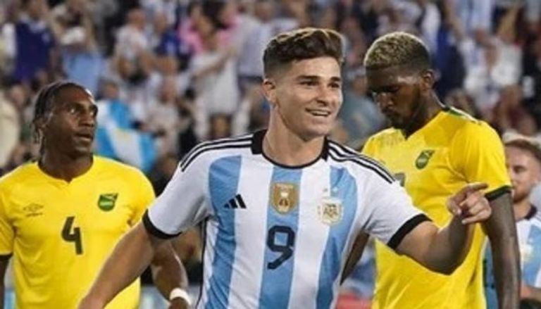جوليان ألفاريز من مباراة الأرجنتين ضد جامايكا