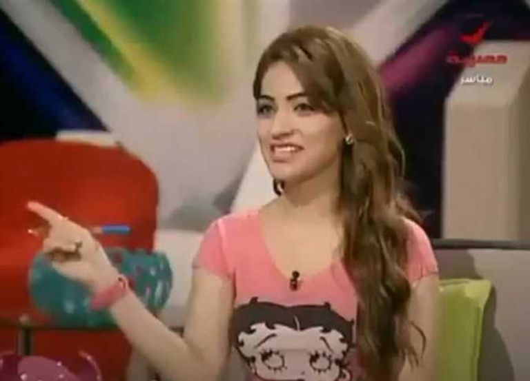 الإعلامية ياسمين عز