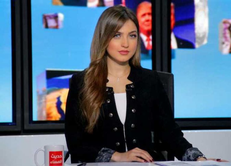 الإعلامية ياسمين عز