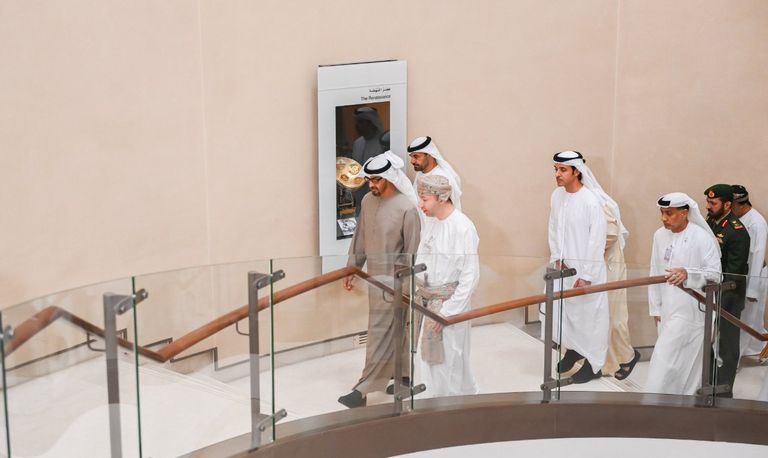 الشيخ محمد بن زايد آل نهيان يزور المتحف الوطني بسلطنة عمان