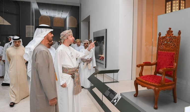 الشيخ محمد بن زايد آل نهيان يزور المتحف الوطني بسلطنة عمان
