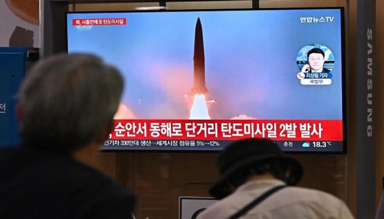 شاشة تظهر بثًا إخباريًا لتجربة صاروخ كوري شمالي – أ ف ب
