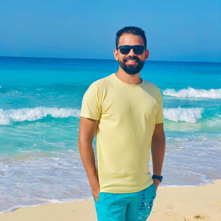 الصيدلي المصري ولاء زايد