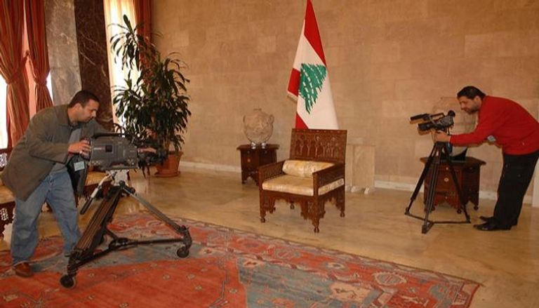 جلسة تصوير سابقة لمقعد الرئيس اللبناني شاغرا