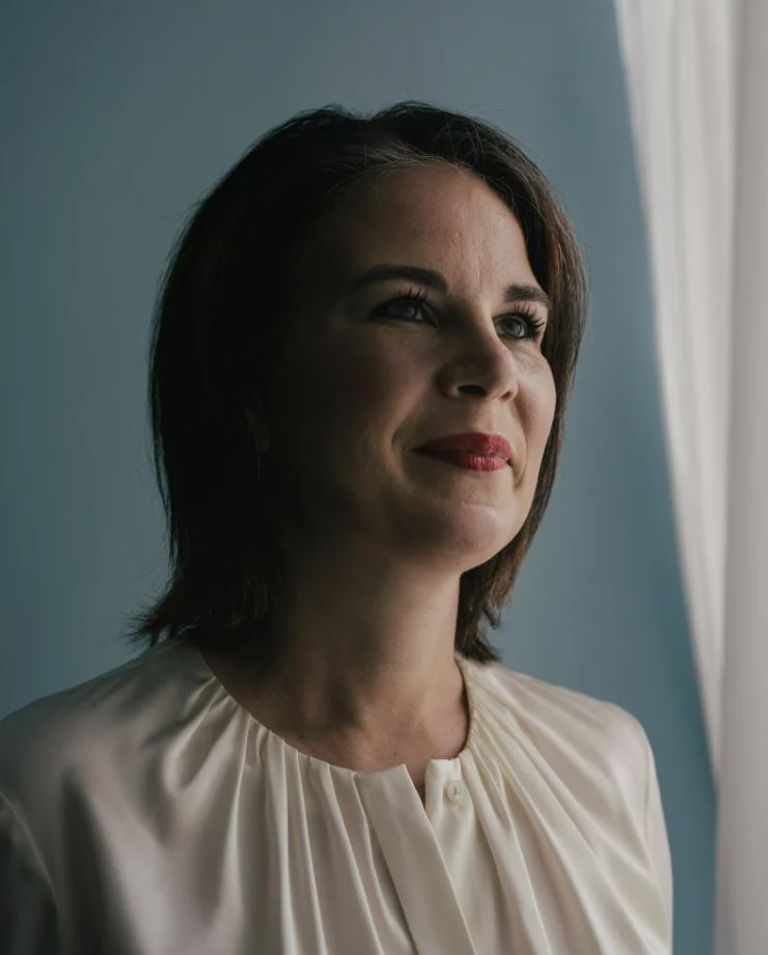  وزير الخارجية الألمانية أنالينا بيربوك على غلاف مجلة تايم