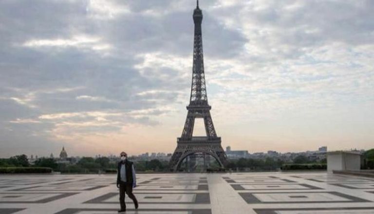 الظلام يكسو باريس بعد أزمة مفاعلات الطاقة النووية